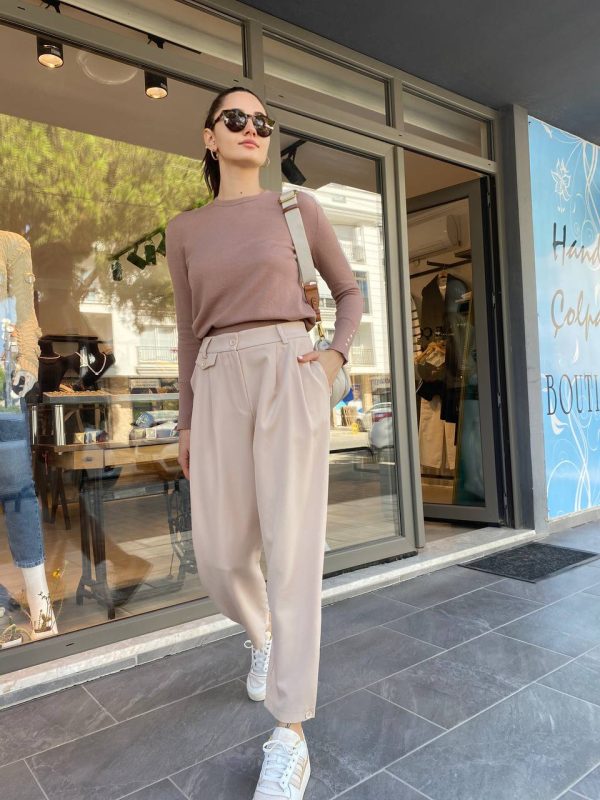 Bej Paçası Düğme Detaylı Pantolon
