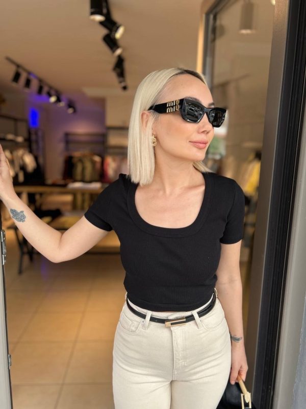 Siyah Kısa Kollu Body